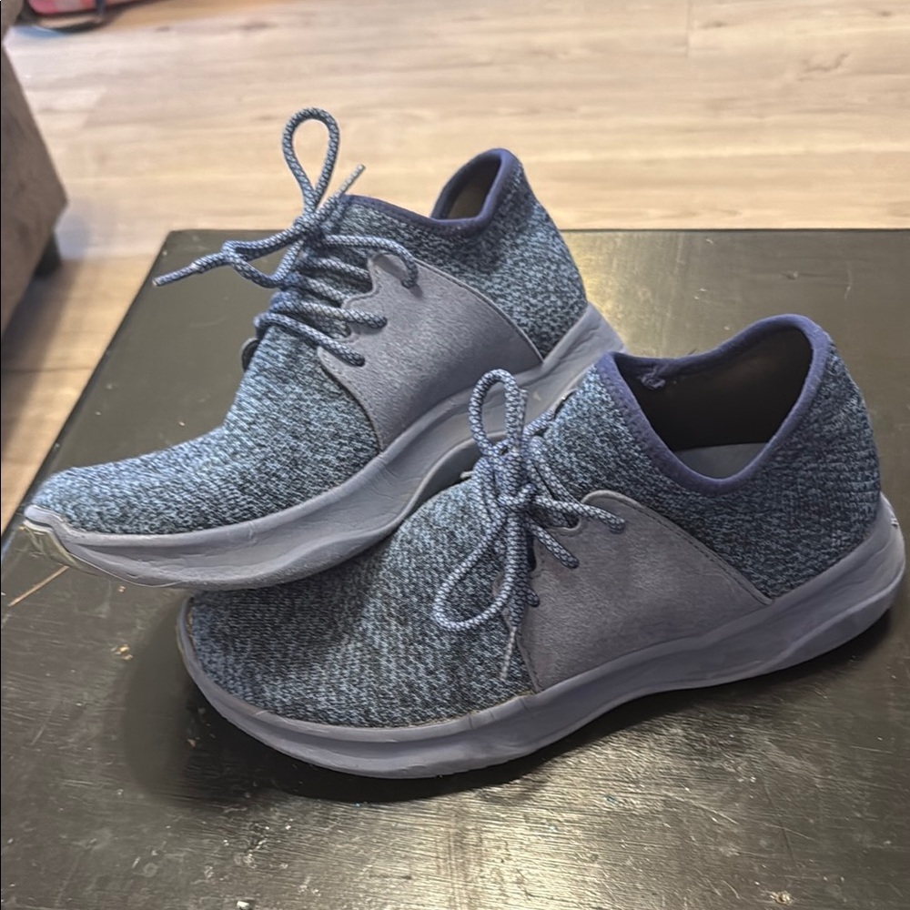 vessi sneakers navy blue women’s size 9